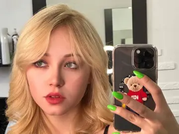 EmilyCarles  live sex cam