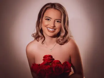 LaraGray  live sex cam