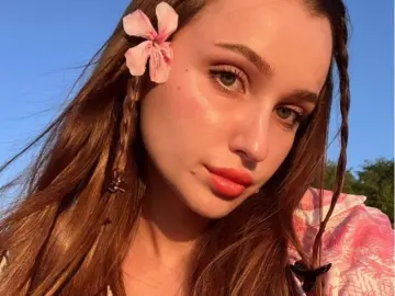 ElisaHeathe  live sex cam