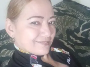 ClauTaylor  live sex cam