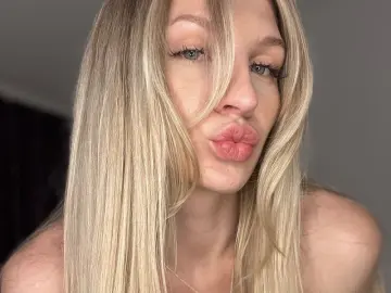 NicoleHamm  live sex cam