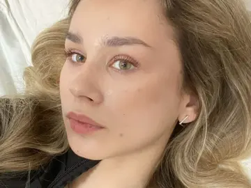 RoxanePoire  live sex cam