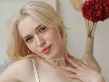 LynGoodhart  live sex cam