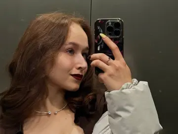 JulieLamb  live sex cam