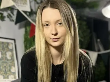 MaxineBoesen  live sex cam