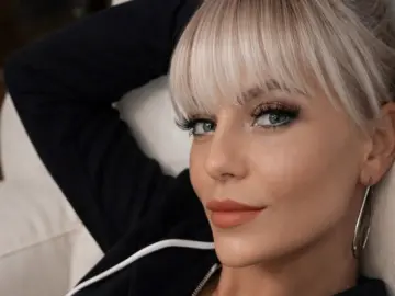 ZinaVoss  live sex cam