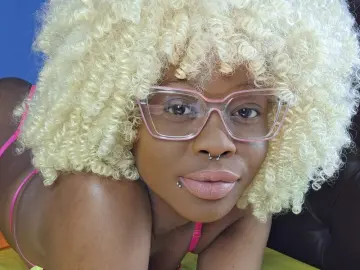 AkeliaHampson  live sex cam