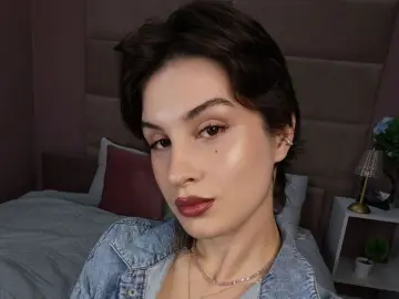 AdelinePerle  live sex cam