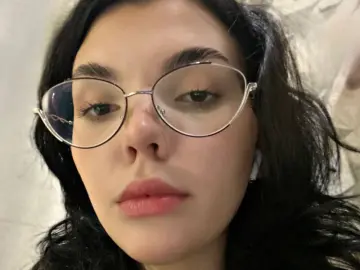 NicolettaShea  live sex cam