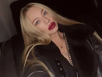 MelissaWhi  live sex cam