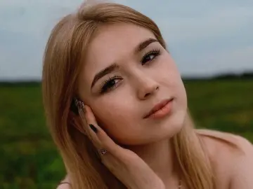 AnnieMounten  live sex cam