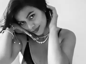 PerlaMoonroe  live sex cam