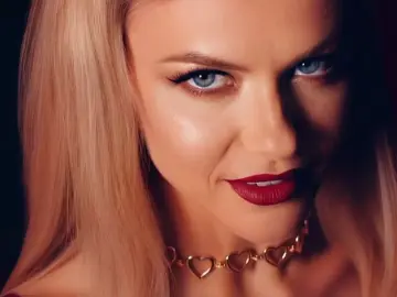 EmberHarrison  live sex cam