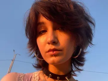 LatoshaZayicek  live sex cam