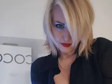 CorinneDior  live sex cam