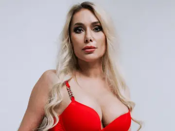 IsadoraDunkan  live sex cam