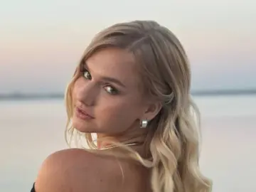 HelenPetrini  live sex cam