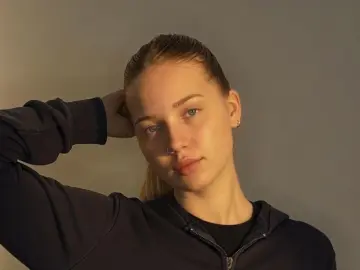 CristalCinnamond  live sex cam
