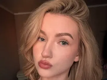 AmyConnelly  live sex cam