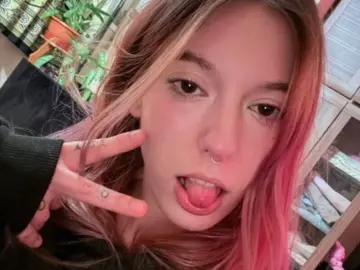 LaraWils  live sex cam