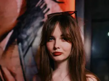 LisaDrake  live sex cam