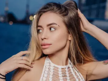 EmilyBeverly  live sex cam