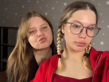 LisaAndRiza  live sex cam
