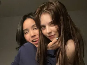 DebAndCaitlin  live sex cam