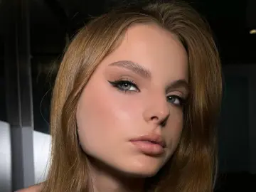 DoraWilliams  live sex cam