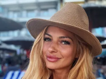 RonieParker  live sex cam