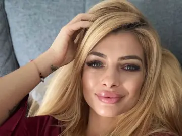 RonieParker  live sex cam