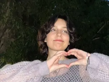 TulaStaines  live sex cam