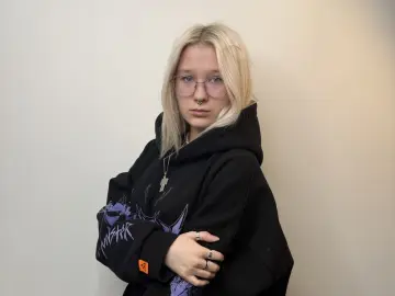 AdelinaCostanti  live sex cam