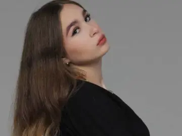 BaileyGagnon  live sex cam