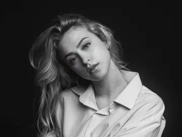 GwynethHibbits  live sex cam