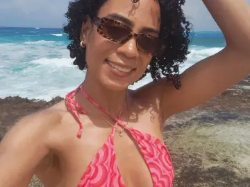 SophiaBond  live sex cam