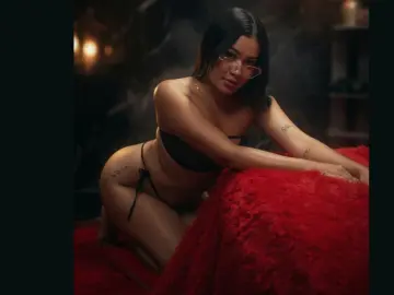 ValerieThonsom  live sex cam