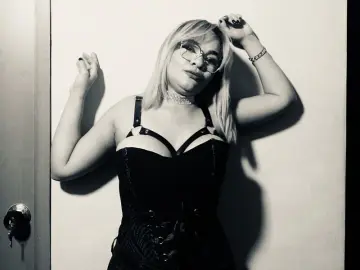 BelliniSarah  live sex cam