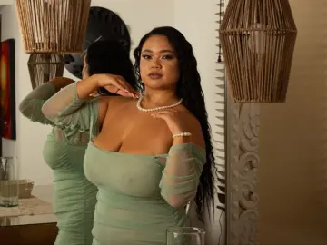 NiaCorelli  live sex cam