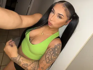 Badgalvivi  live sex cam