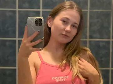 GlossyMonica  live sex cam