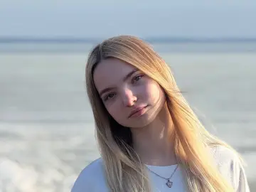 RaguelMetenosky  live sex cam