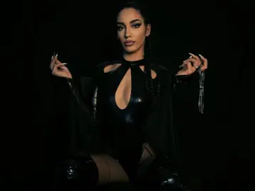 AlmaBridge  live sex cam