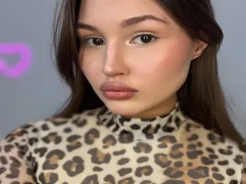 AngelinaRoo  live sex cam