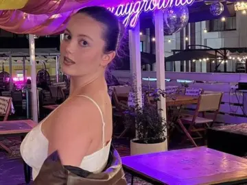 KyleeBig  live sex cam