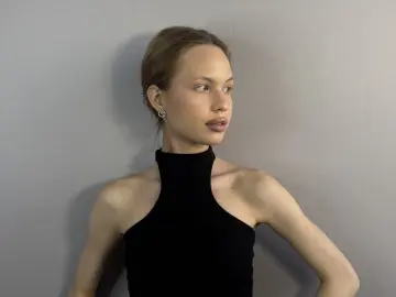 MalliaLucioni  live sex cam