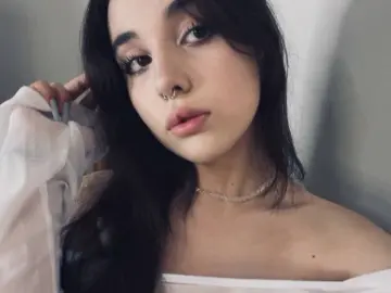 IlonaShy  live sex cam