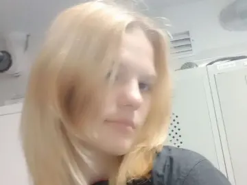 IzettaRambousek  live sex cam