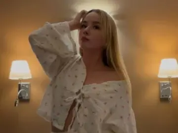 AndreeMangieri  live sex cam