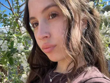 ElizabethJager  live sex cam